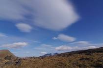 Камчатка Подъём на вулкан Горелый Облака как визуализация ветра