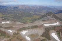 Камчатка Долина гейзеров, кальдера вулкана Узон и путь к ним по воздуху Отроги внизу